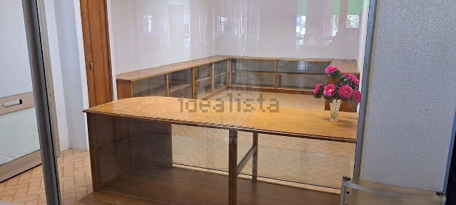 Espaço comercial à venda na Rua Luís de Camões