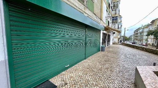 Espaço comercial à venda na Rua Bento de Jesus Caraça