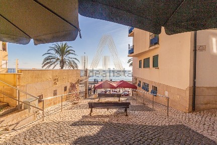 Espaço comercial à venda em Santiago (Sesimbra)