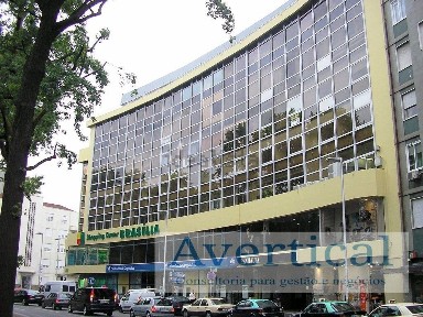 Espaço comercial à venda em Casa da Música