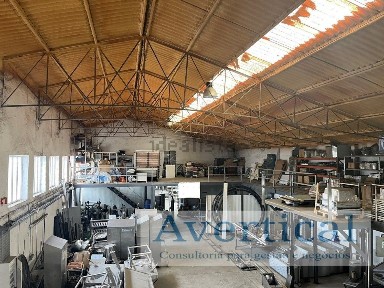 Armazém à venda em Milheirós