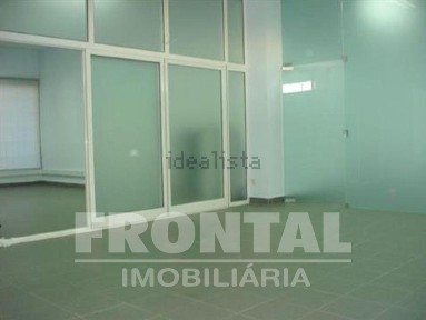 Espaço comercial à venda em Milheirós
