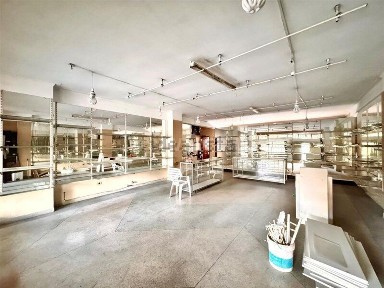 Espaço comercial à venda na Soares dos Reis - Rasa de Cima