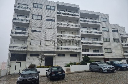 Armazém à venda na Rua Doutor António José Almeida, 161