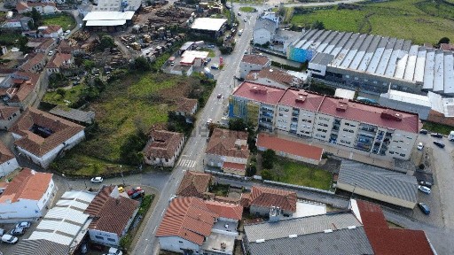 Armazém à venda em Paredes