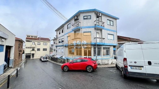 Espaço comercial à venda na Rua Ramalho Ortigão