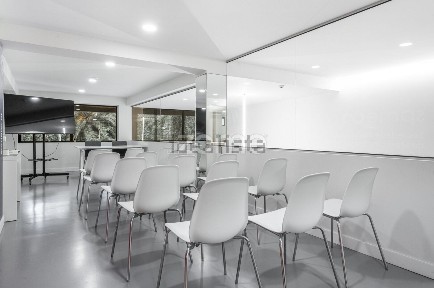 Ramalde, Centro de Ramalde - Pereiró, Avenida Associação Empresarial de Portugal, 80