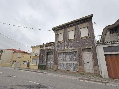 Armazém à venda em Castêlo da Maia