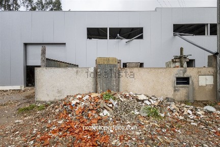 Armazém à venda em Grijó