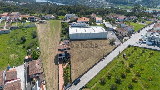 Armazém à venda na Rua António Arouca, 166
