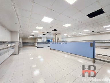 Espaço comercial à venda no Centro de Gondomar