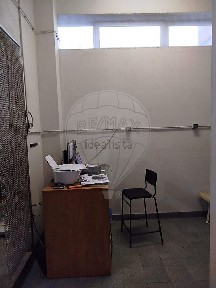 Espaço comercial à venda na Rua António Sérgio