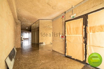 Espaço comercial à venda na Rua do Bolhão