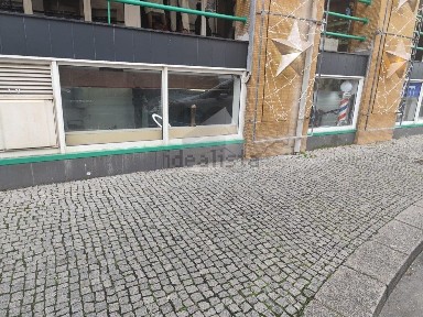 Espaço comercial à venda na Travessa Monte Crasto, 23