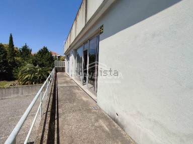 Espaço comercial à venda na Rua de Oliveira Monteiro