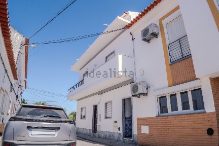 Andar de moradia à venda na Rua do Redondo