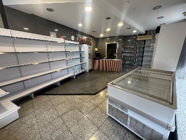 Espaço comercial à venda na Rua Nova de São Gens s/n