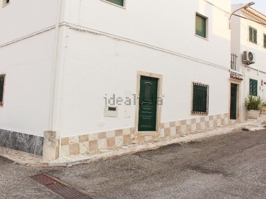 Moradia independente à venda na Rua das Casas Novas