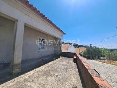 Moradia independente à venda em São Bartolomeu do Outeiro