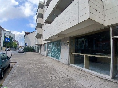 Espaço comercial à venda na Rua de Oliveira Monteiro