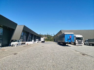 Armazém à venda na Rua de Carrazedo s/n