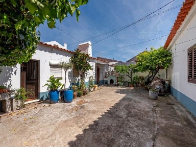 Moradia independente à venda na Avenida de São Sebastião, 33