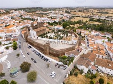 Moradia independente à venda na Travessa da Misericórdia