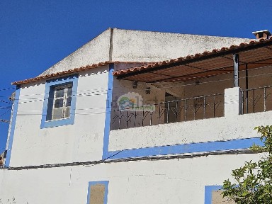 Moradia geminada à venda na Rua de São Sebastião