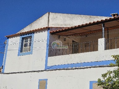 Moradia geminada à venda na Rua de São Sebastião