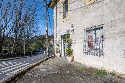 Espaço comercial à venda na Avenida da Foz do Sousa, 1705