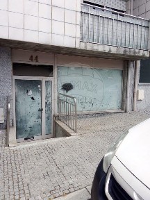 Espaço comercial à venda na Rua de Fontielas