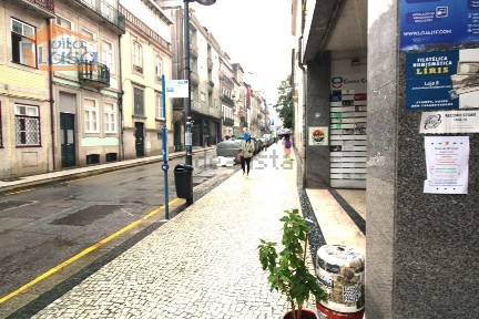 Espaço comercial à venda na Rua de Cedofeita s/n