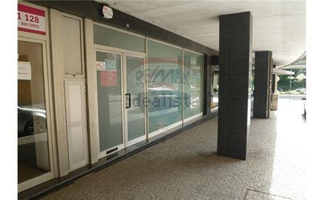 Espaço comercial à venda na Rua Filipa de Lencastre