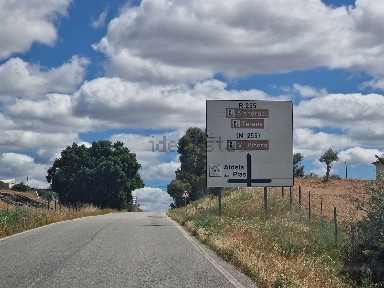 Moradia independente à venda em Santiago Maior