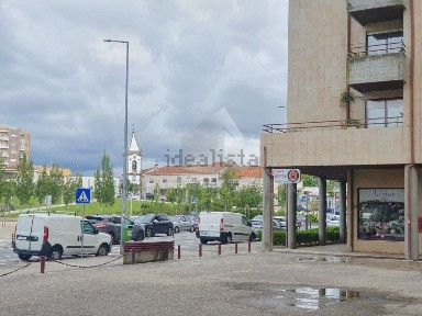 Espaço comercial à venda no Centro de Gondomar