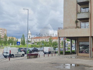 Espaço comercial à venda no Centro de Gondomar