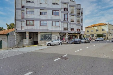 Espaço comercial à venda na Rua Doutor Joaquim Manuel Costa, 443