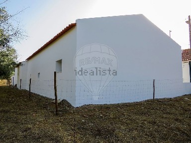 Moradia independente à venda em Santa Maria e Santo André