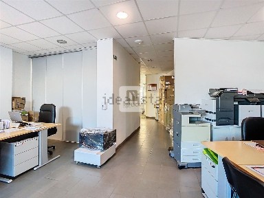 Espaço comercial à venda em Casa da Música
