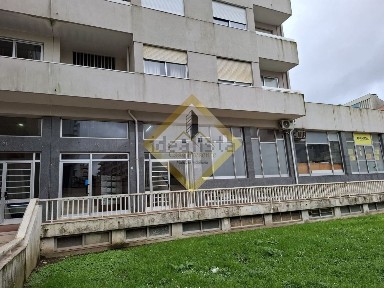 Espaço comercial à venda na Praça do Marquês - Lima