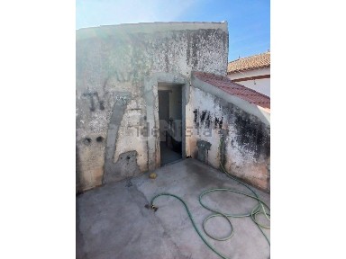 Moradia independente à venda no Largo das Portas de São Bento, 3