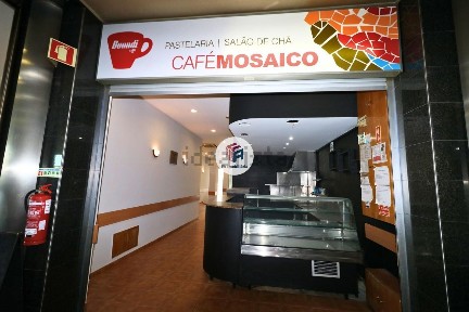 Espaço comercial à venda na Vermoim - Altos