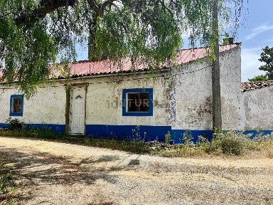 Moradia independente à venda na Estrada Sem Nome