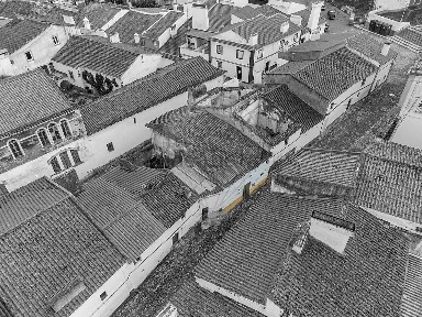 Moradia independente à venda na Avenida Pêro Esteves