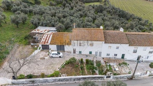 Quinta à venda na Estrada Nacional