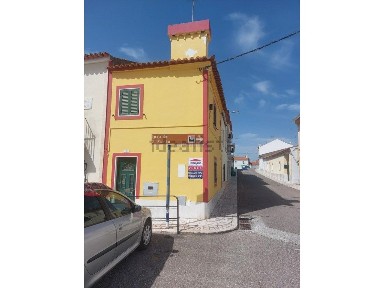 Moradia independente à venda na Rua Doutor Couto Jardim