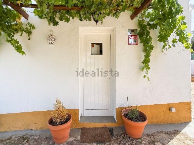Moradia independente à venda em Monte das Oliveira s/n