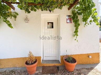 Moradia independente à venda em Monte das Oliveira s/n
