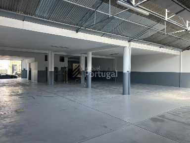 Armazém à venda na Rua do Monte Alegre, 362