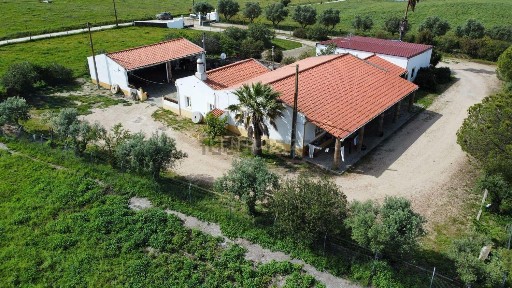 Herdade à venda na Estrada Sem Nome